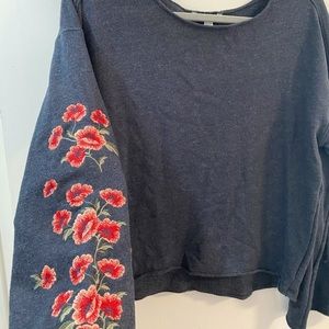 Large Gray American Eagle Floral Bell-sleeved Shirt